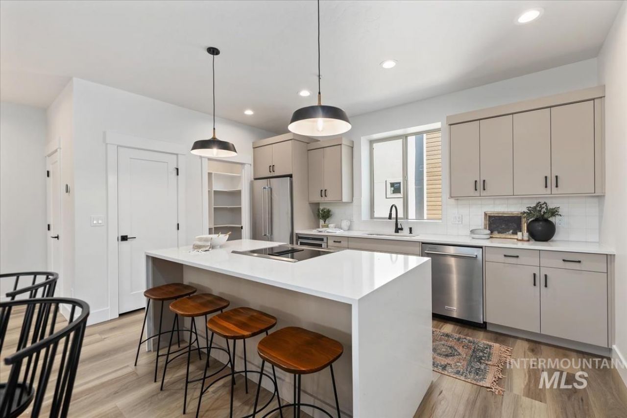 1739 S Rock View Ln, Unit 26, Boise, ID 83705 Main Photo