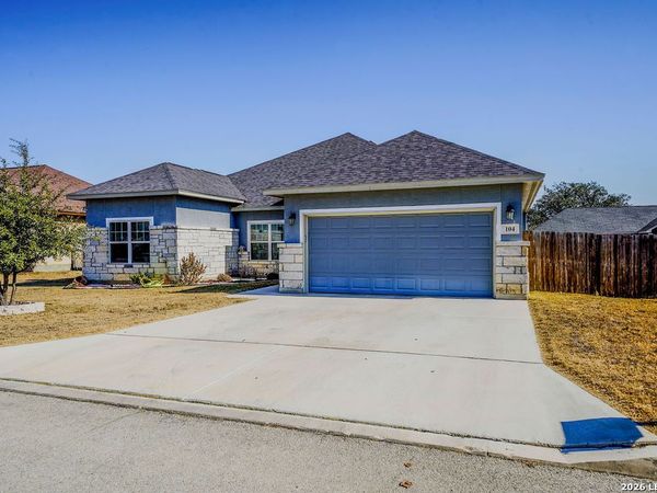 104 Fairway, Floresville, TX 78114