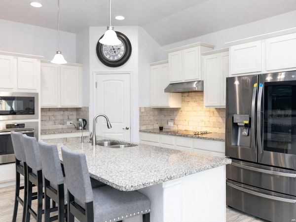 104 Fairway, Floresville, TX 78114