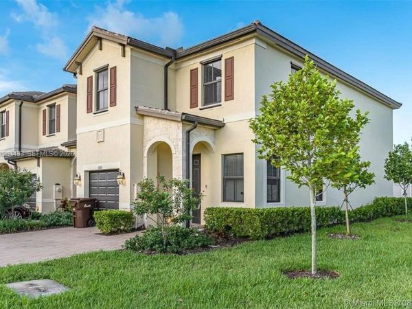 10301 W 32nd Ln, Hialeah, FL 33018