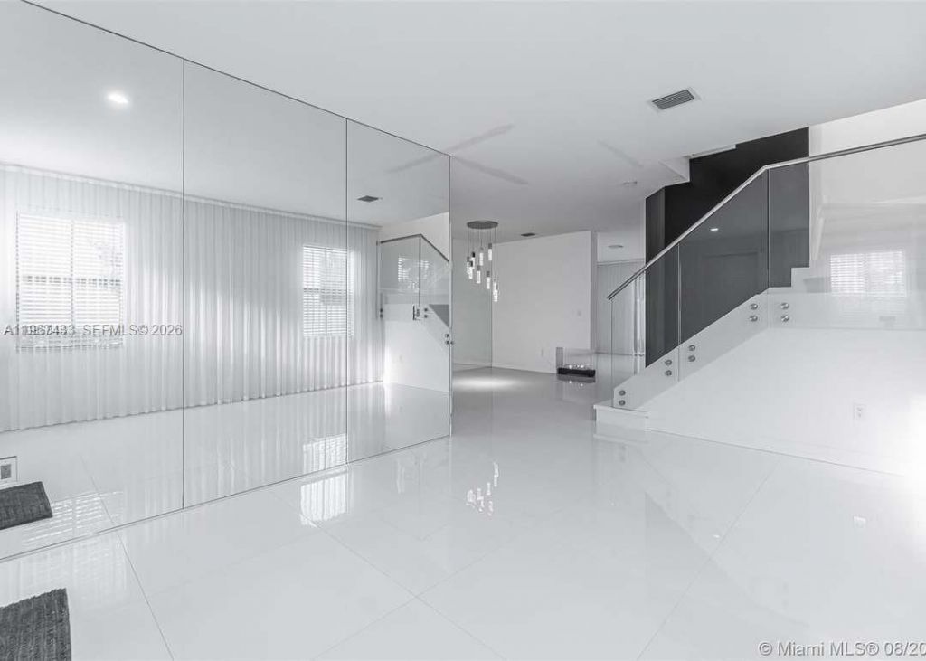 10301 W 32nd Ln, Hialeah, FL 33018 Photo