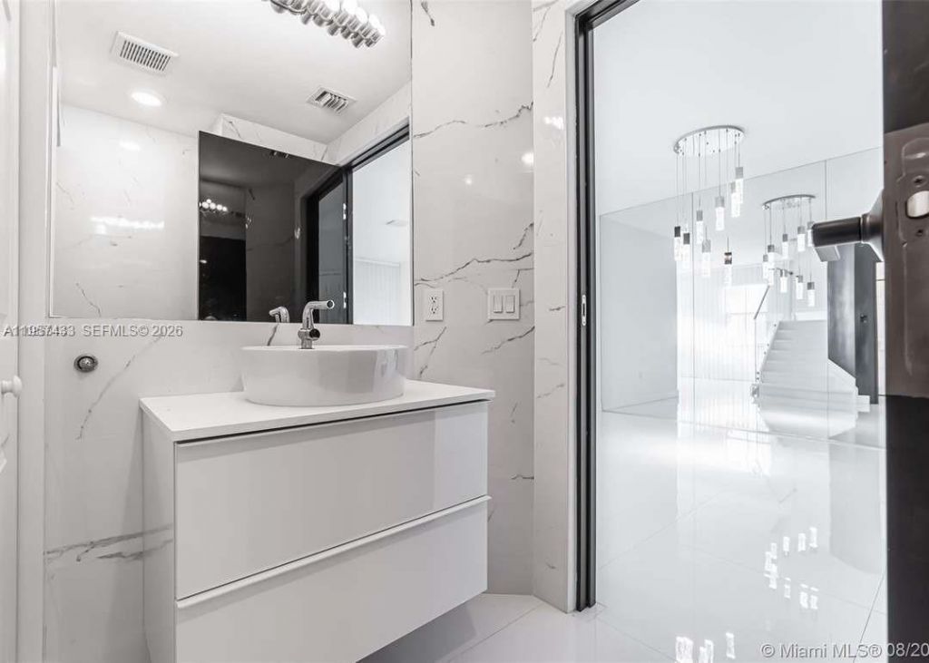 10301 W 32nd Ln, Hialeah, FL 33018 Photo