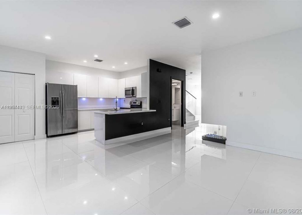 10301 W 32nd Ln, Hialeah, FL 33018 Photo