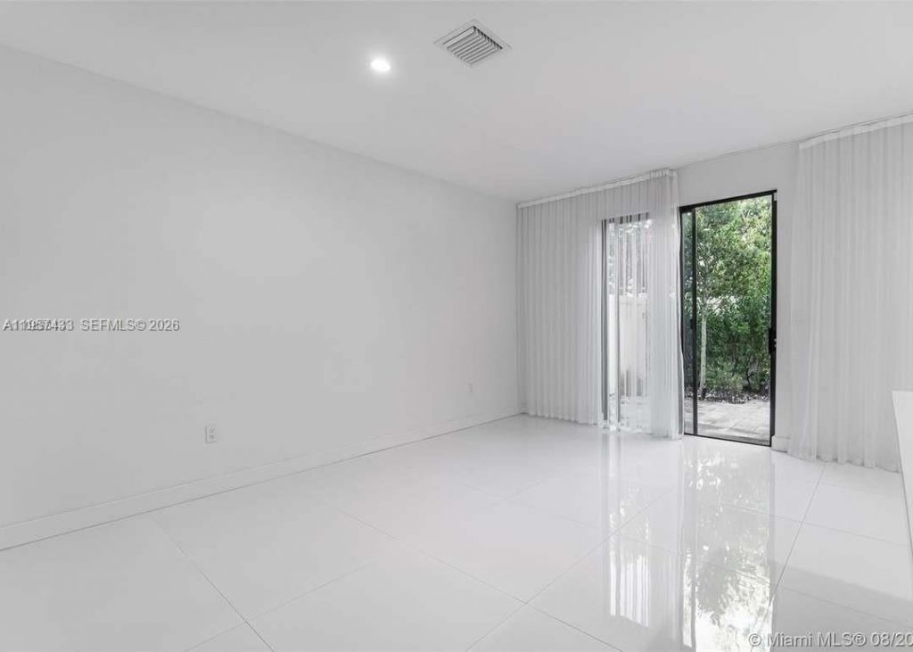 10301 W 32nd Ln, Hialeah, FL 33018 Photo