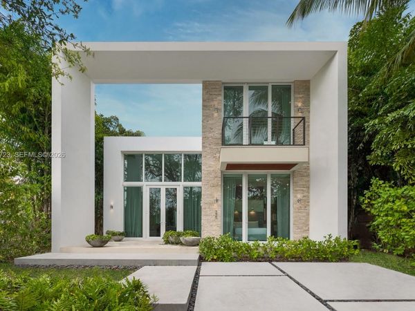 335 W 46th St, Miami Beach, FL 33140