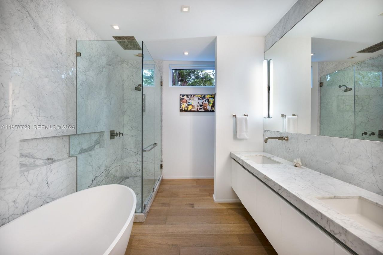 335 W 46th St, Miami Beach, FL 33140 Photo