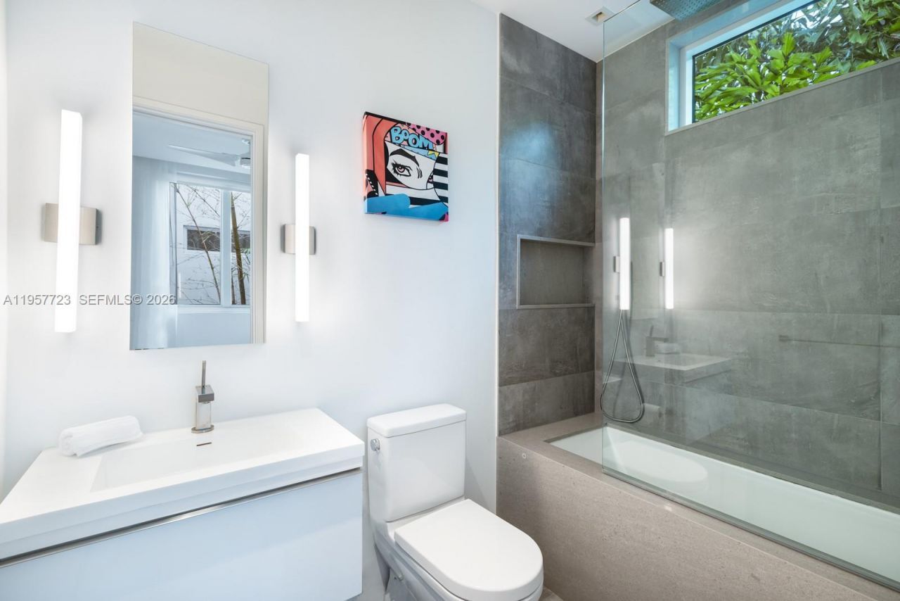 335 W 46th St, Miami Beach, FL 33140 Photo