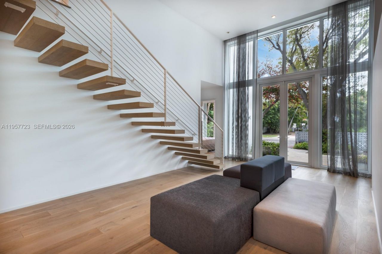 335 W 46th St, Miami Beach, FL 33140 Photo