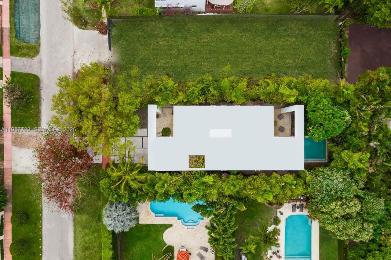 335 W 46th St, Miami Beach, FL 33140 Photo