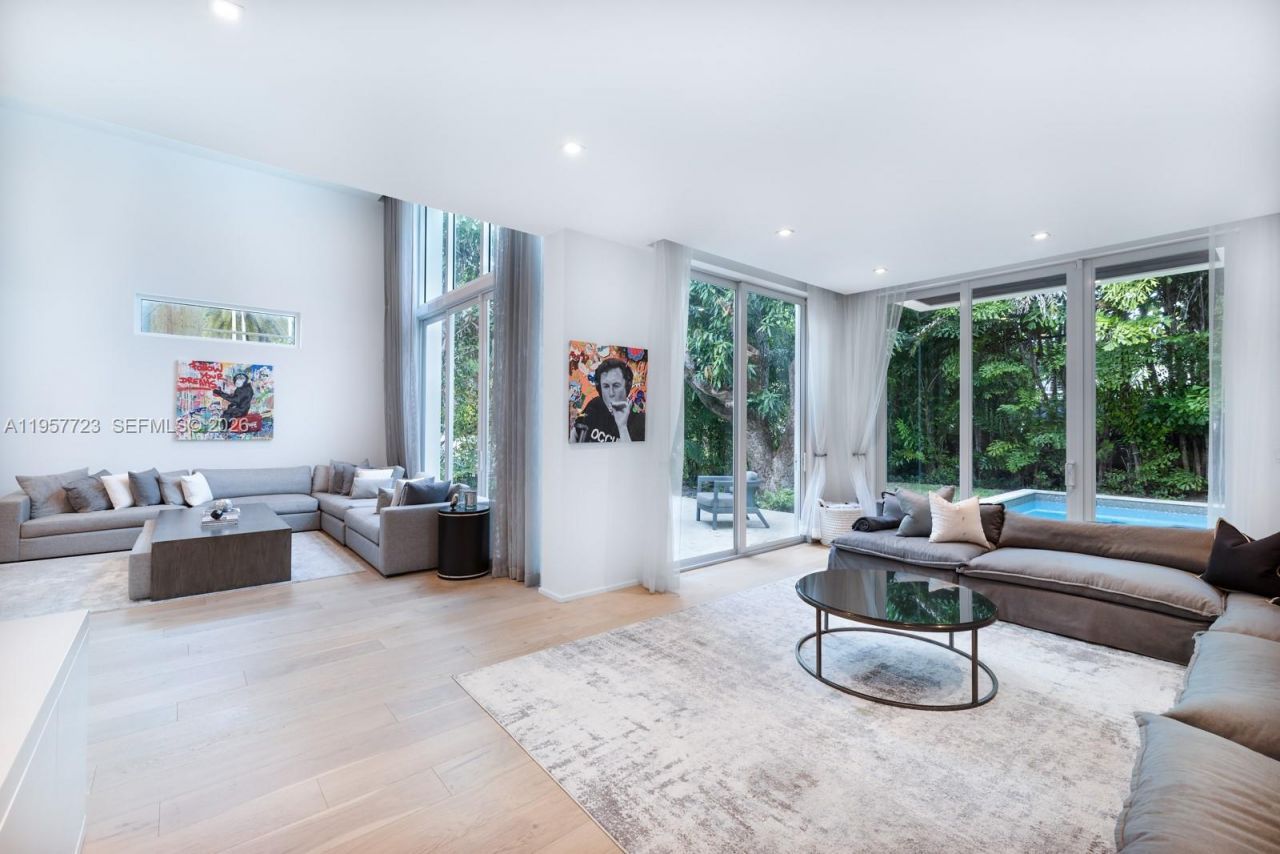 335 W 46th St, Miami Beach, FL 33140 Photo