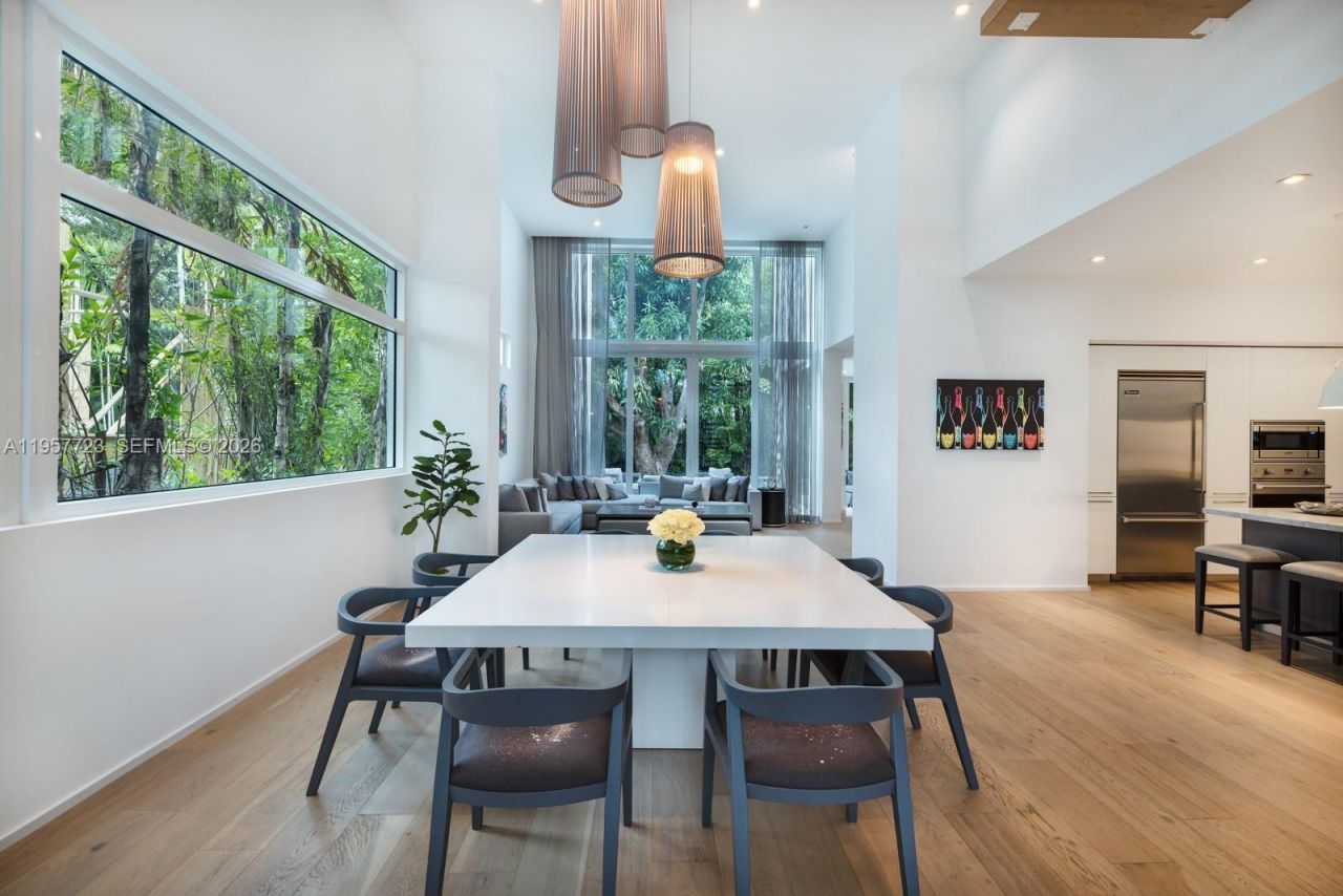 335 W 46th St, Miami Beach, FL 33140 Photo