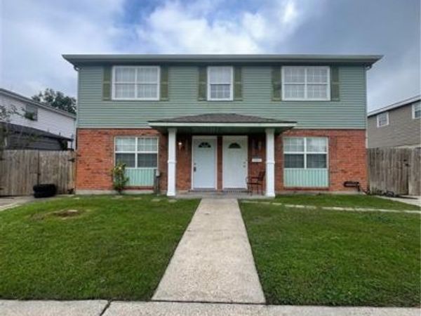 2421 23 OCTAVIA Drive, Chalmette, LA 70043