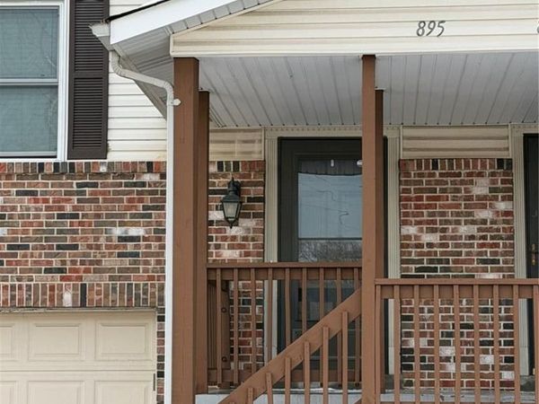 895 Delray Drive , St Peters, MO 63376