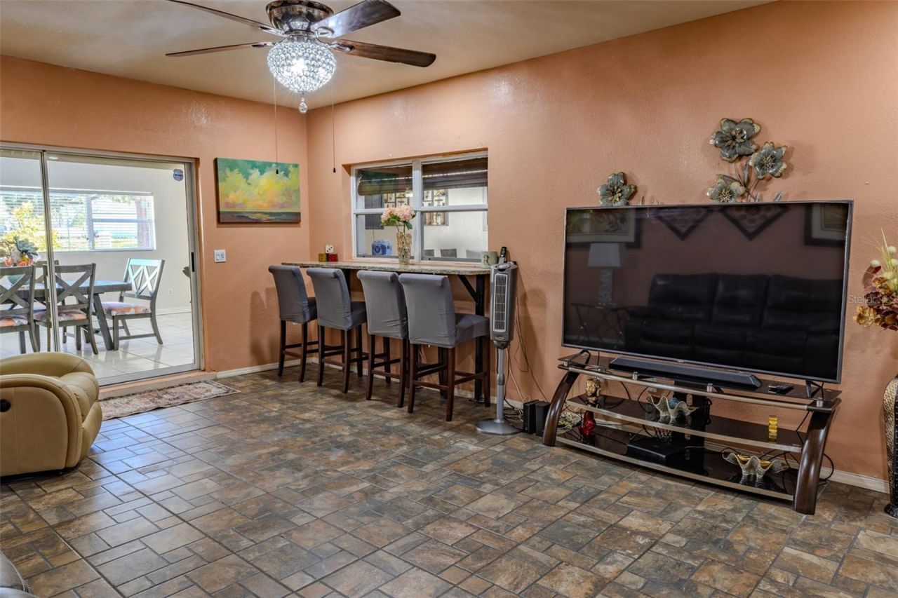 11608 N Boulevard, Tampa, FL 33612 Photo