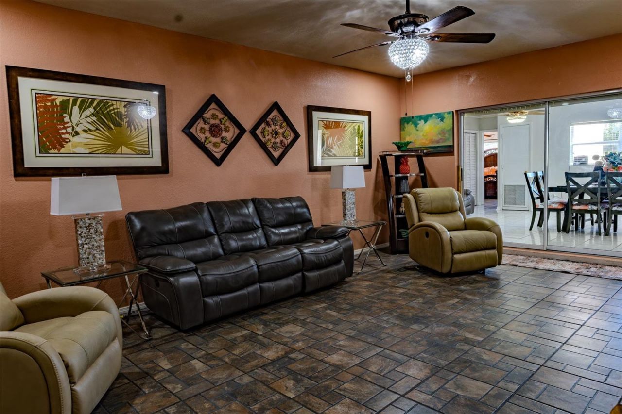 11608 N Boulevard, Tampa, FL 33612 Photo