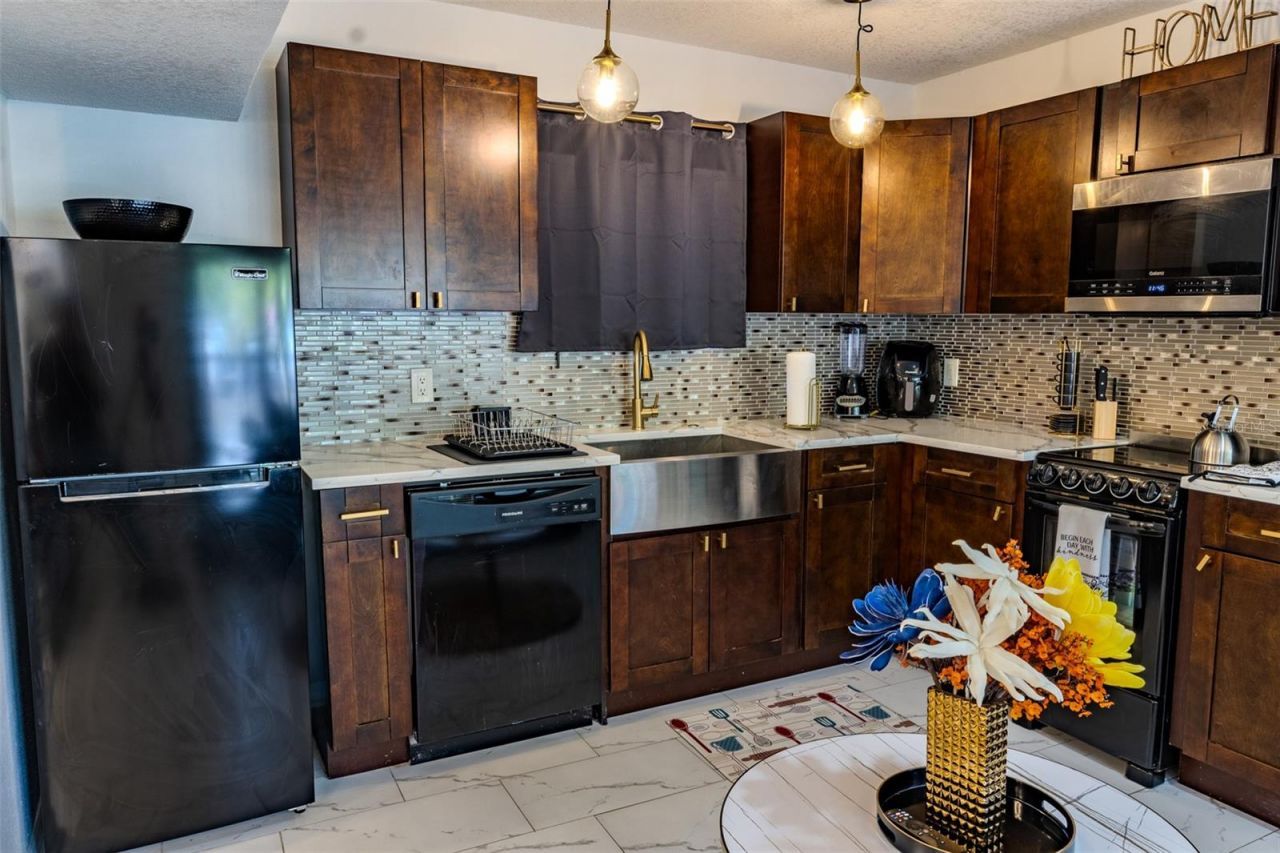 11608 N Boulevard, Tampa, FL 33612 Photo