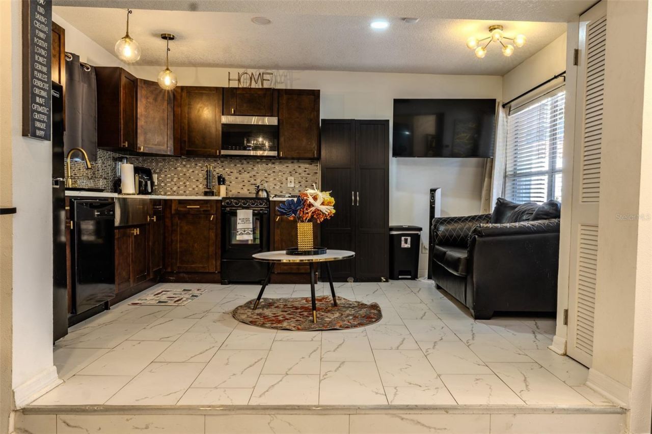 11608 N Boulevard, Tampa, FL 33612 Photo