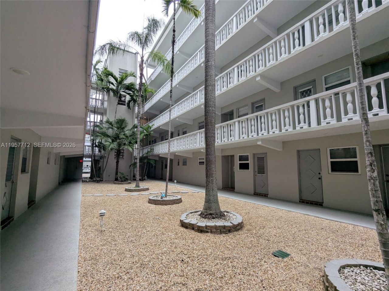 330 SE 2nd St , Unit 102E, Hallandale Beach, FL 33009 Photo