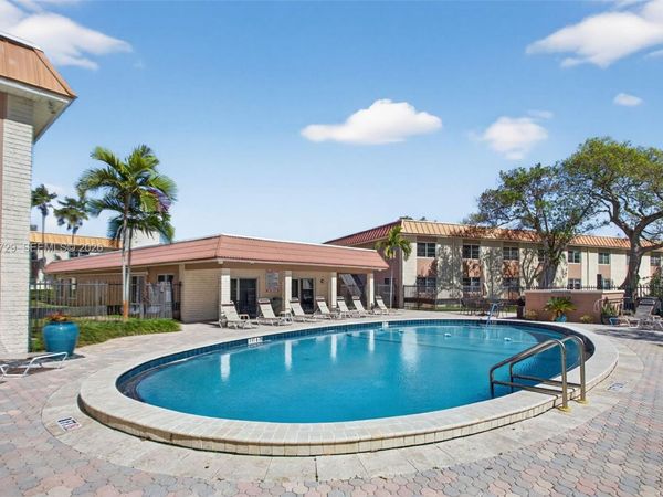 9 NE 19th Ct, Unit 104C, Wilton Manors, FL 33305