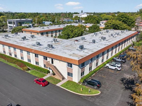 9 NE 19th Ct, Unit 104C, Wilton Manors, FL 33305