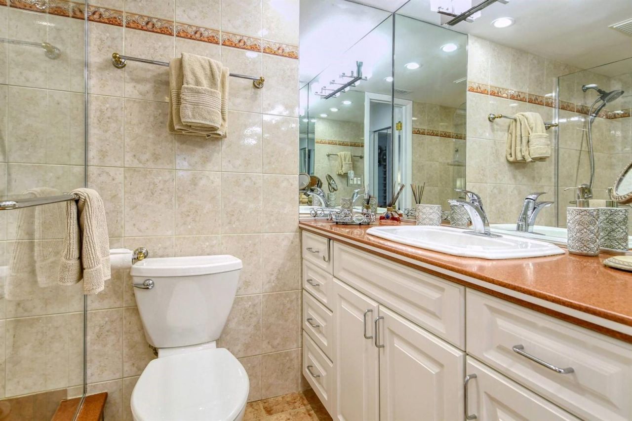 6047 E Peppertree Way, Unit 224, Sarasota, FL 34242 Photo