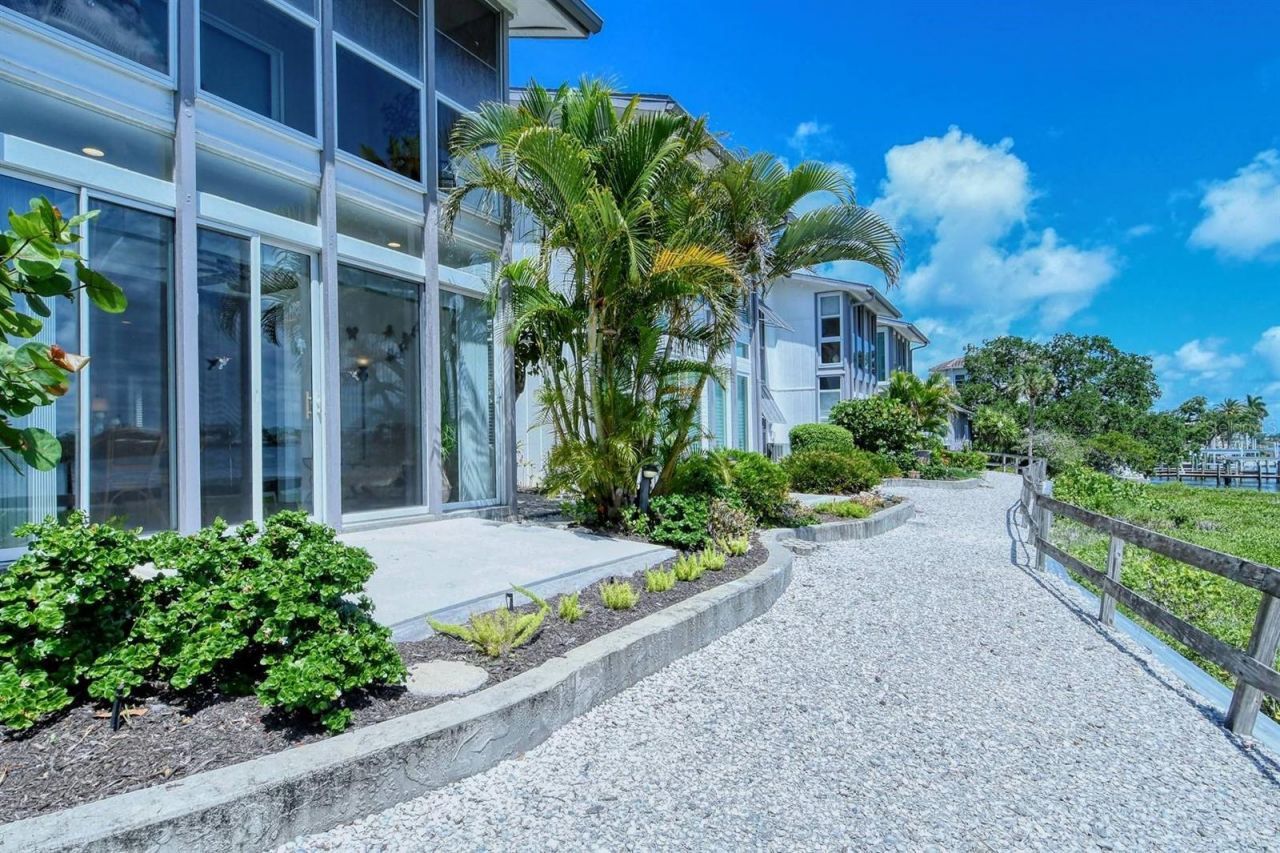 6047 E Peppertree Way, Unit 224, Sarasota, FL 34242 Photo