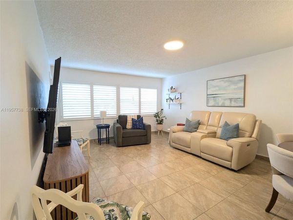 330 SE 2nd St, Unit 102E, Hallandale Beach, FL 33009