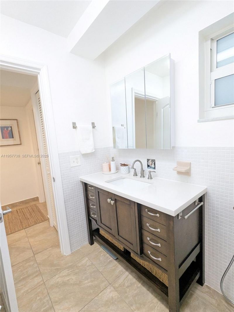 330 SE 2nd St, Unit 102E, Hallandale Beach, FL 33009 Photo