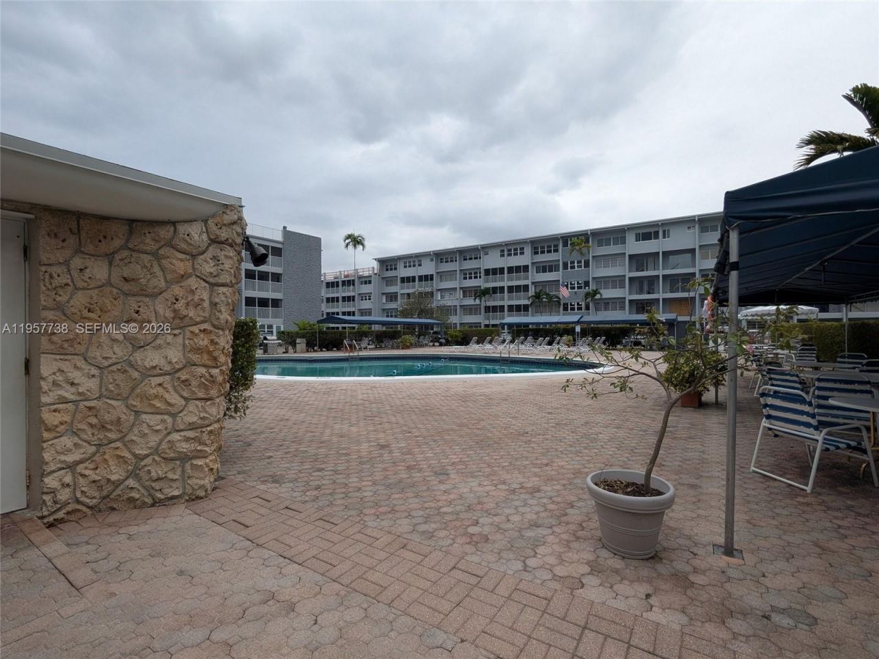 330 SE 2nd St, Unit 102E, Hallandale Beach, FL 33009 Photo