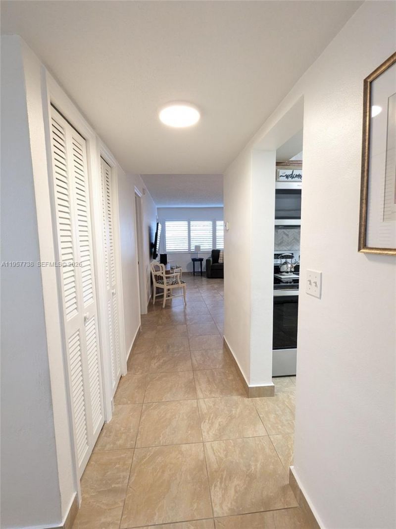 330 SE 2nd St, Unit 102E, Hallandale Beach, FL 33009 Photo