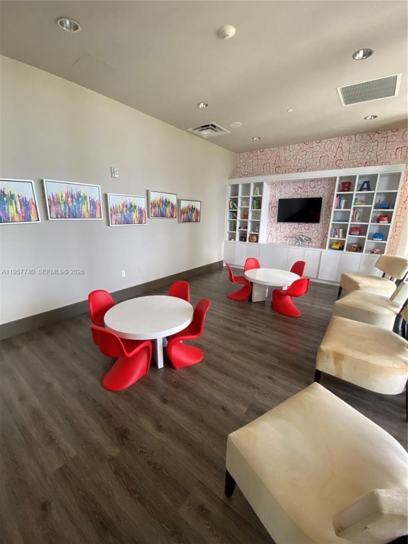 5252 NW 85th Ave , Unit 910, Doral, FL 33166 Photo