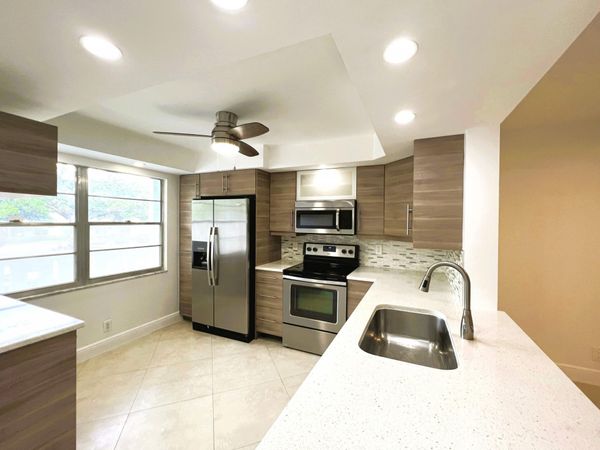 3001 Portofino Isle, Unit E2, Coconut Creek, FL 33066