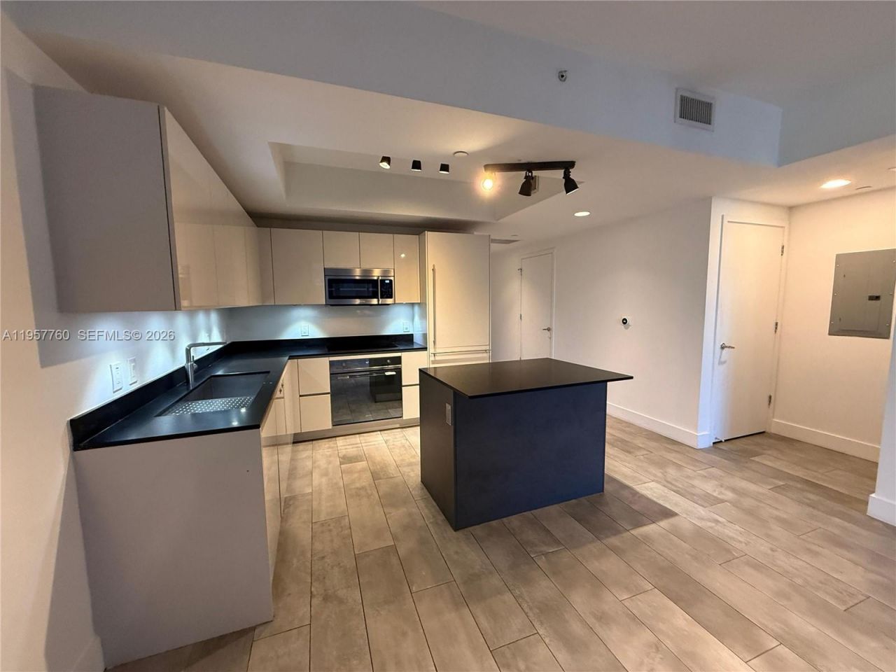 1010 Brickell Ave, Unit 2609, Miami, FL 33131 Photo