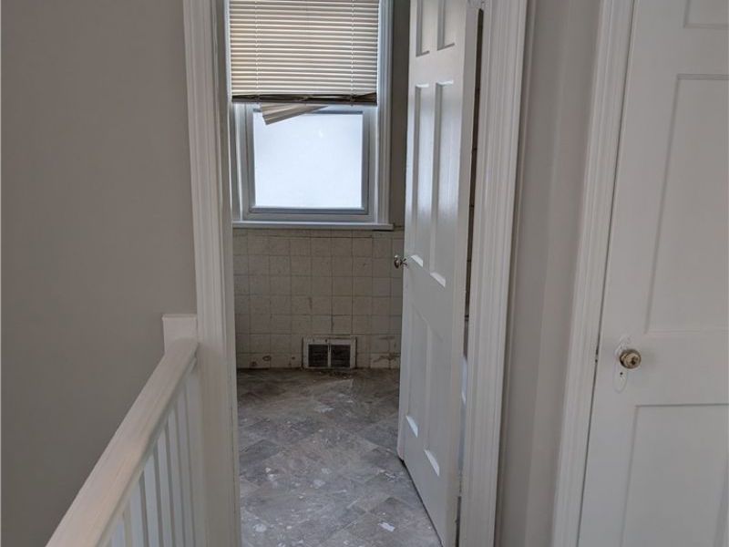 18107 Olympia Road, Cleveland, OH 44112 Photo 17