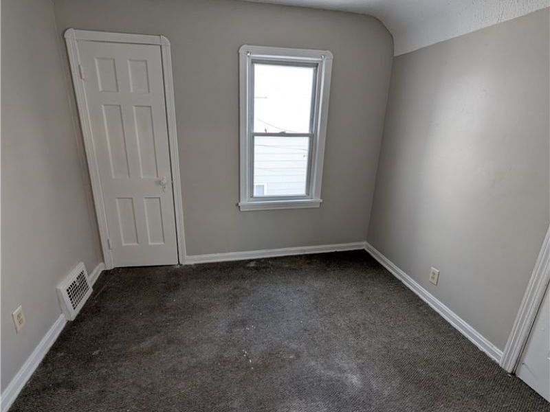 18107 Olympia Road, Cleveland, OH 44112 Photo 20