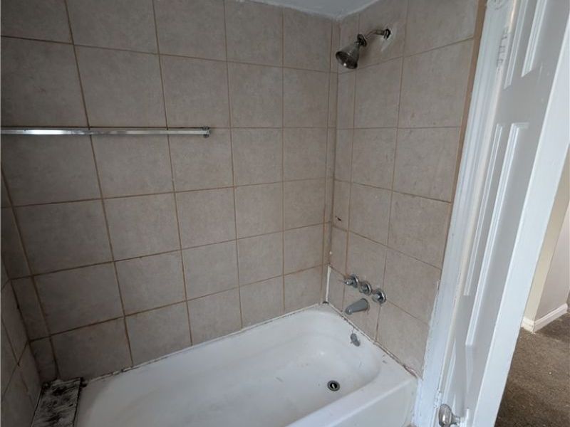 18107 Olympia Road, Cleveland, OH 44112 Photo 3