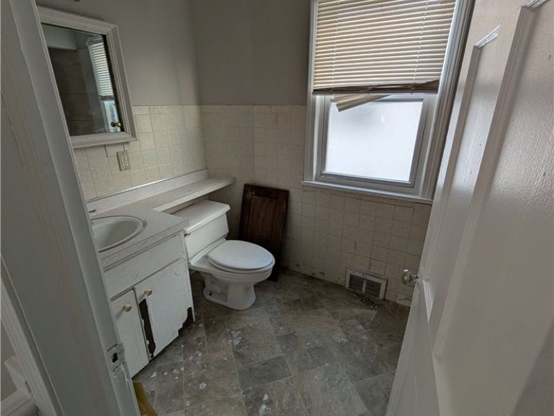 18107 Olympia Road, Cleveland, OH 44112 Photo 6