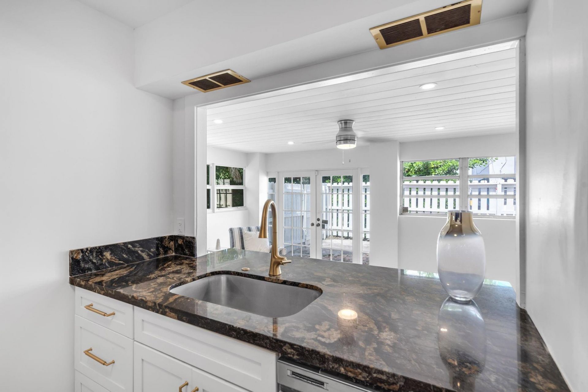 375 Orange Way, West Palm Beach, FL 33405 Photo