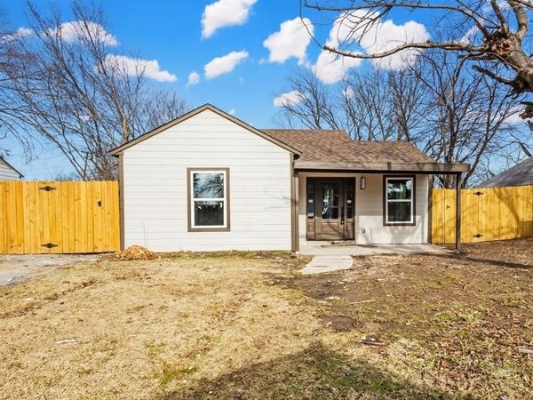 606 SE 10th Street, Grand Prairie, TX 75051