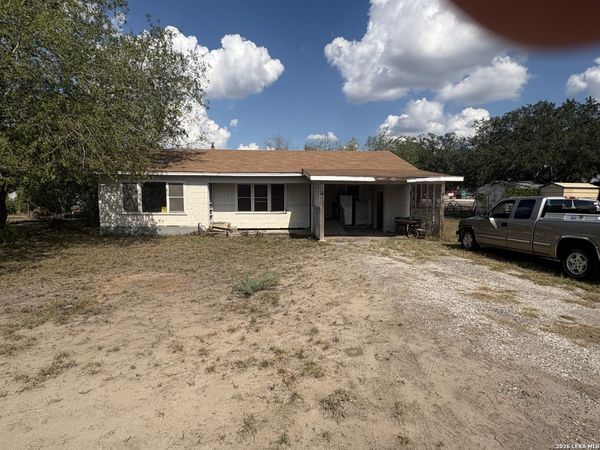 104 Charles, George West, TX 78022