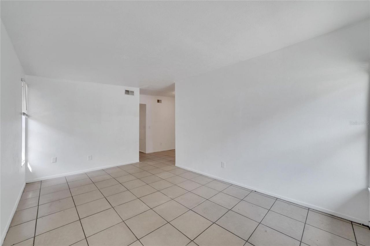 8720 N 48th Street, Tampa, FL 33617 Photo