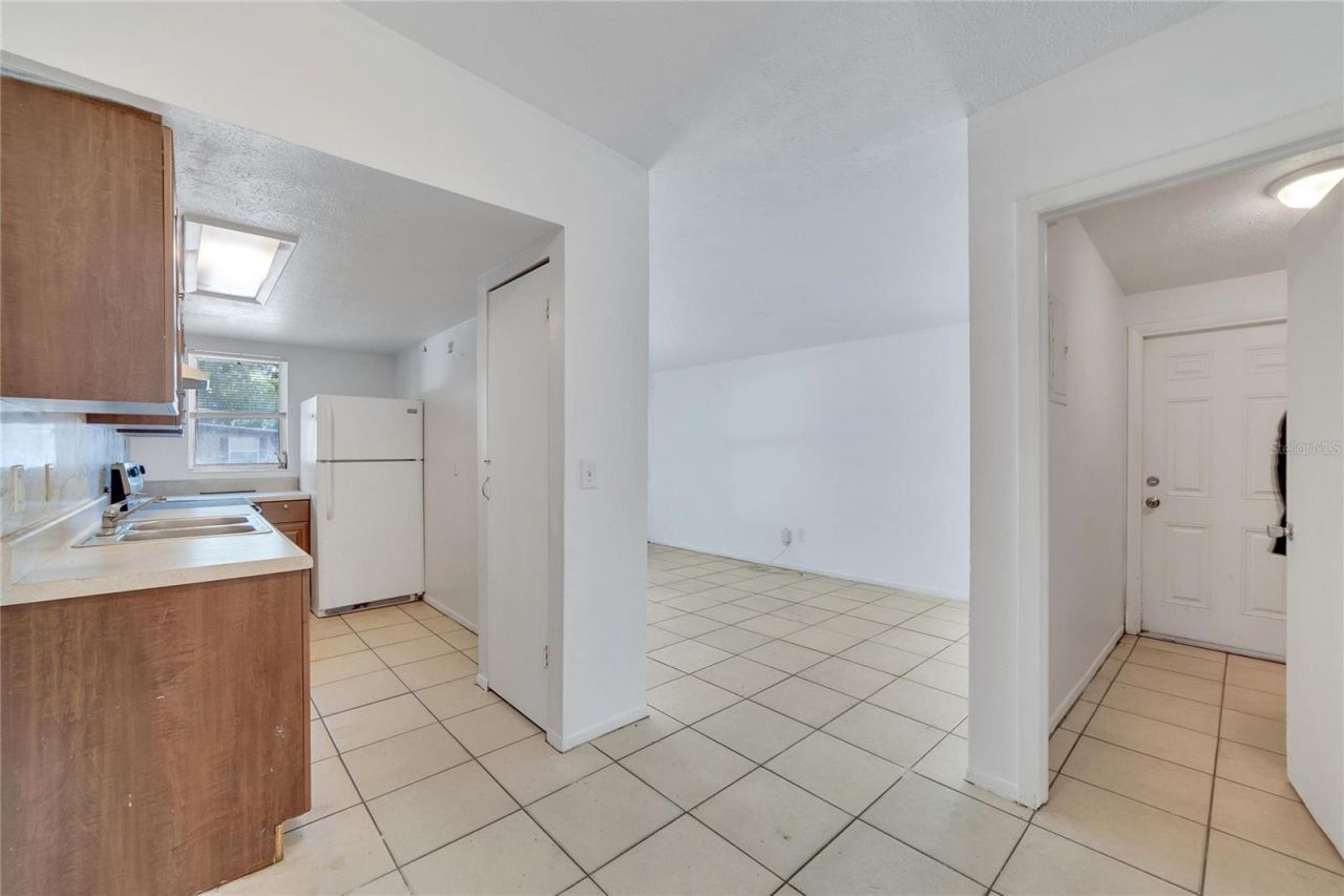 8720 N 48th Street, Tampa, FL 33617 Photo