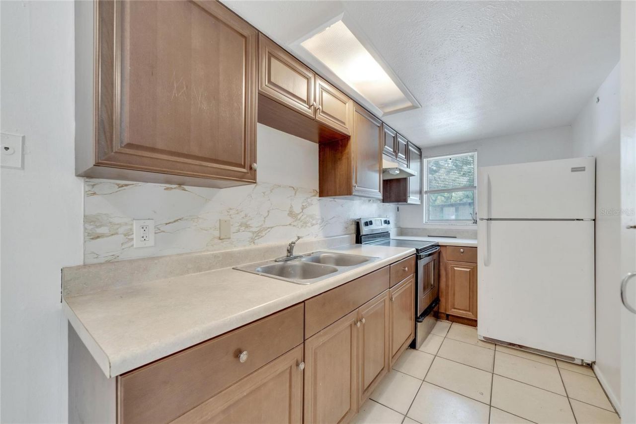 8720 N 48th Street, Tampa, FL 33617 Photo