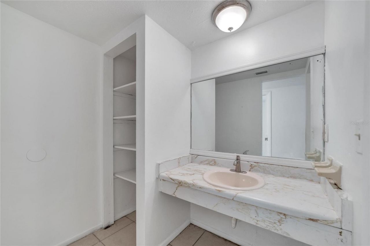 8720 N 48th Street, Tampa, FL 33617 Photo