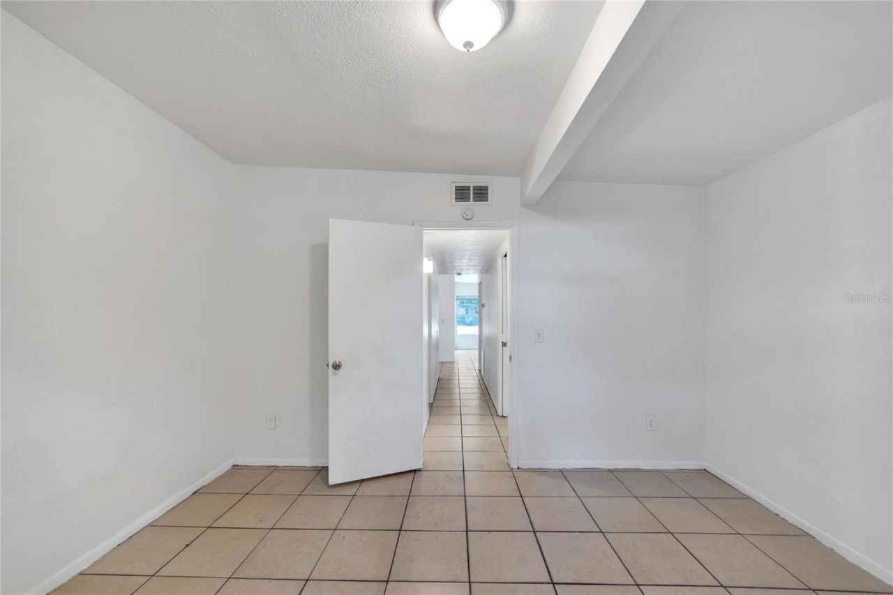 8720 N 48th Street, Tampa, FL 33617 Photo