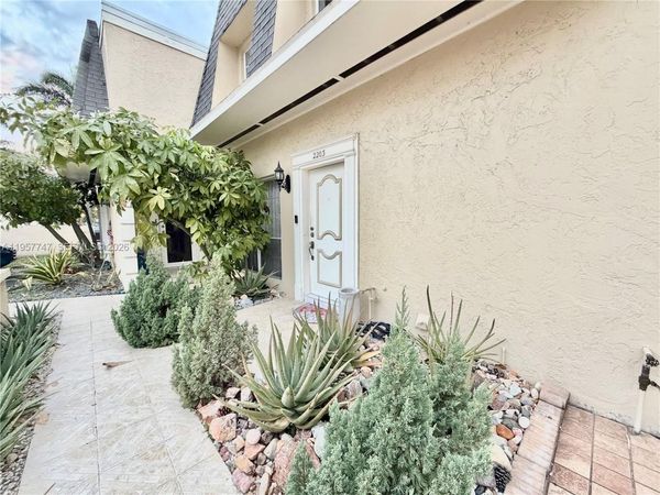 2203 NE 7th St, Unit 14, Hallandale Beach, FL 33009