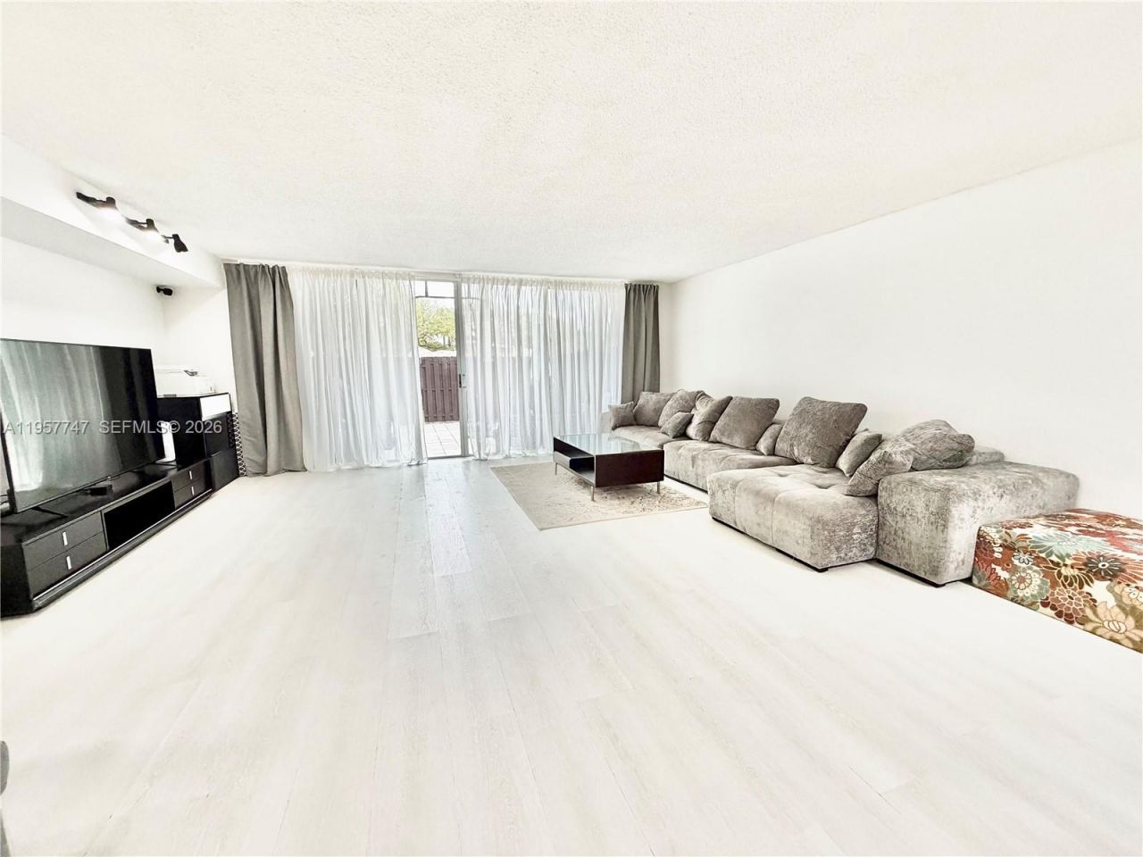 2203 NE 7th St, Unit 14, Hallandale Beach, FL 33009 Photo