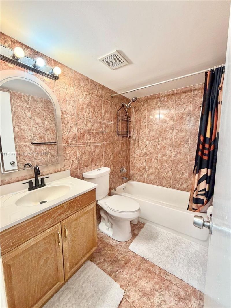 2203 NE 7th St, Unit 14, Hallandale Beach, FL 33009 Photo