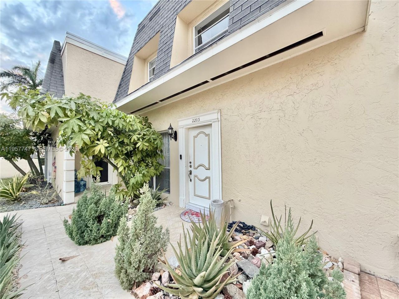 2203 NE 7th St, Unit 14, Hallandale Beach, FL 33009 Photo