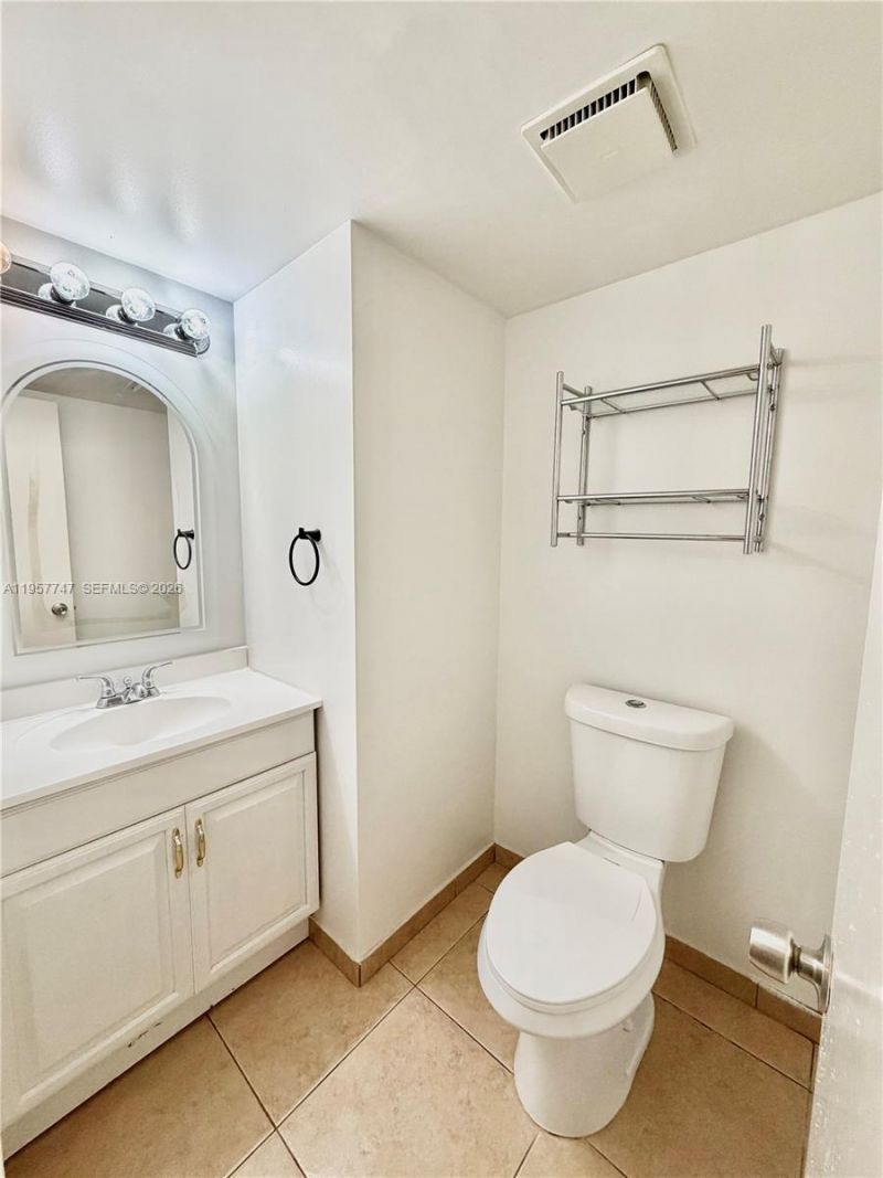 2203 NE 7th St, Unit 14, Hallandale Beach, FL 33009 Photo